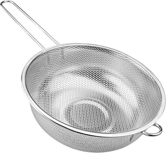 Stainless Steel Colander with Long Handle Versatile Kitchen Strainer for Straining, Rinsing, Frying, Steaming, and Cooking Vegetables(19.5cm)