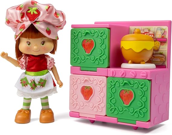 Strawberry Shortcake Sweet Scented 5.5-inch Posable Fashion Doll in Exclusive Baking Dress and Berry Bake Playset with Oven, Baking Mixtures and Cooking Accessories